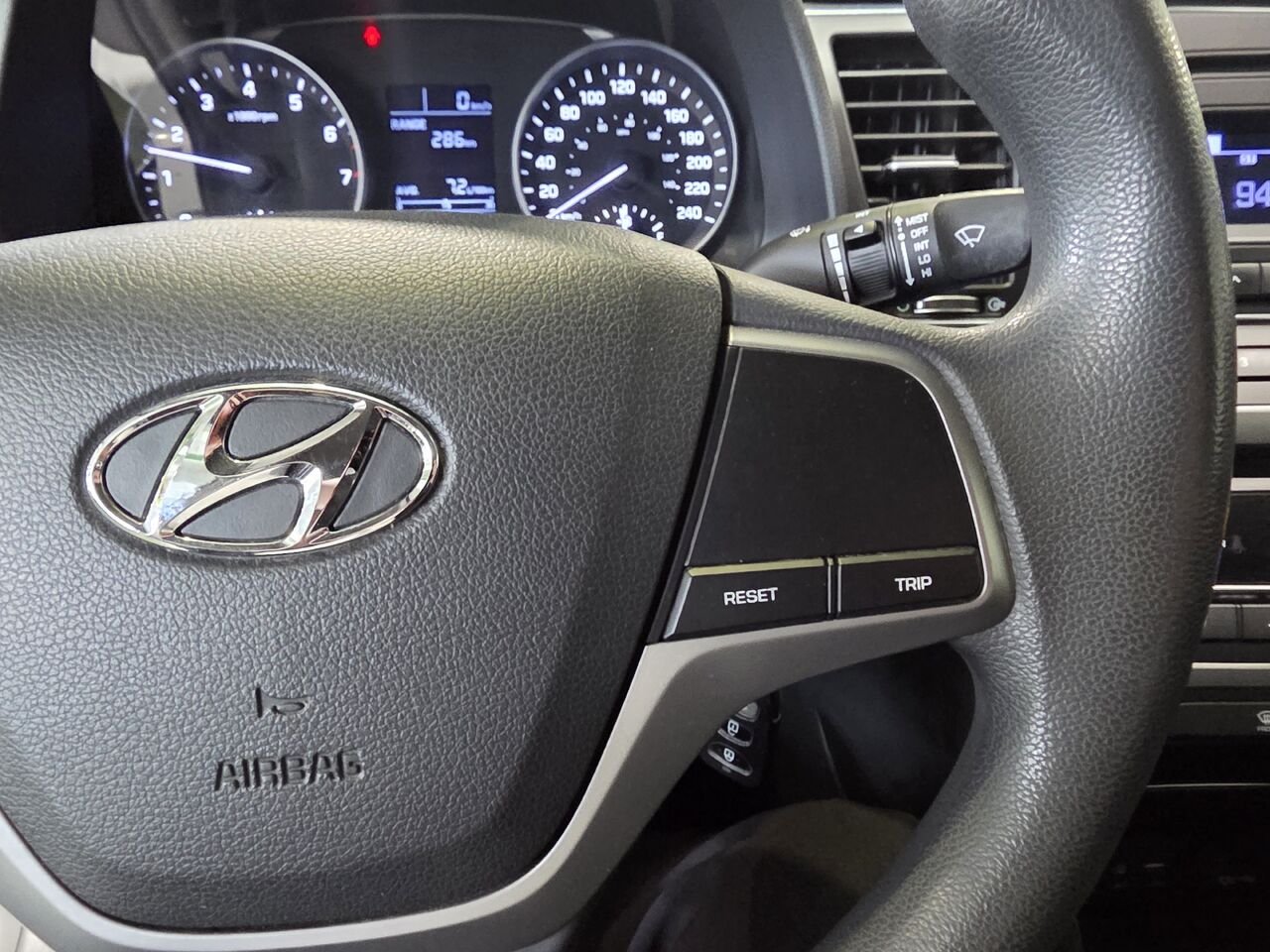 2017 Hyundai Elantra White  - photo #15