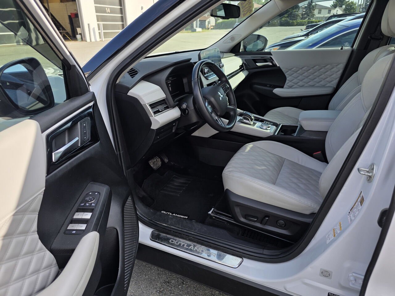 2022 Mitsubishi Outlander GT S-AWC White Rouyn-Noranda - photo #36