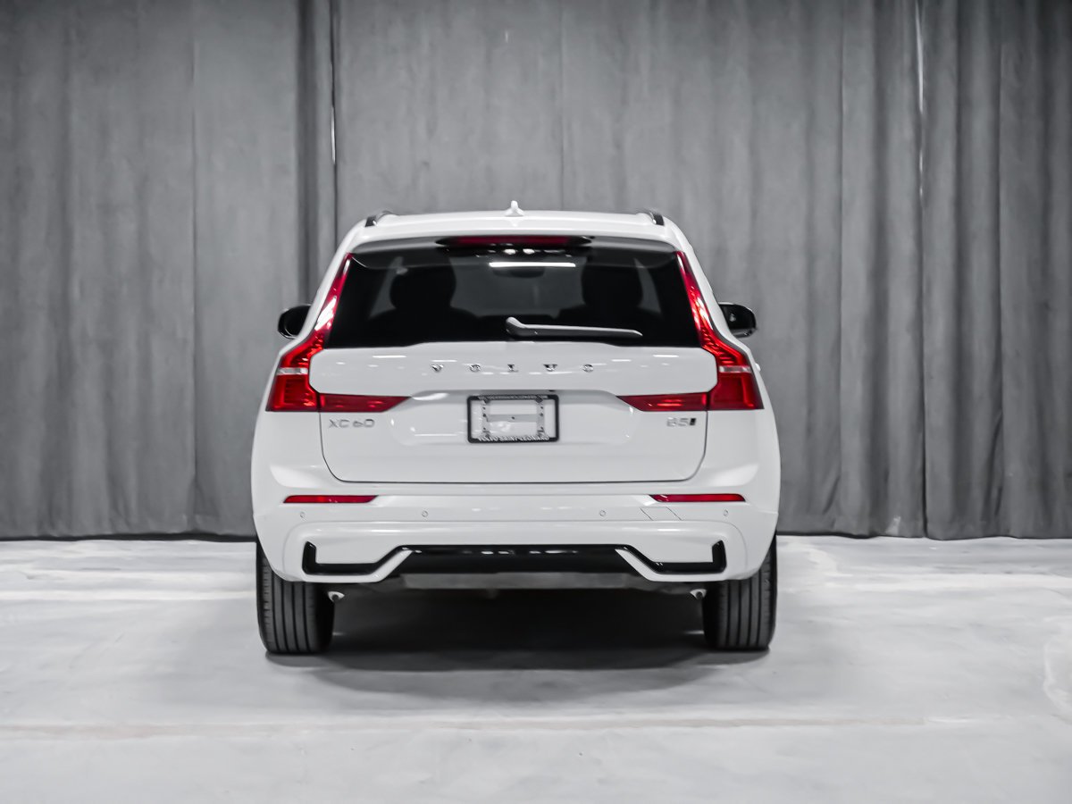 2025 Volvo XC60 B5 PLUS DARK CLIMATE White Montreal - photo #4