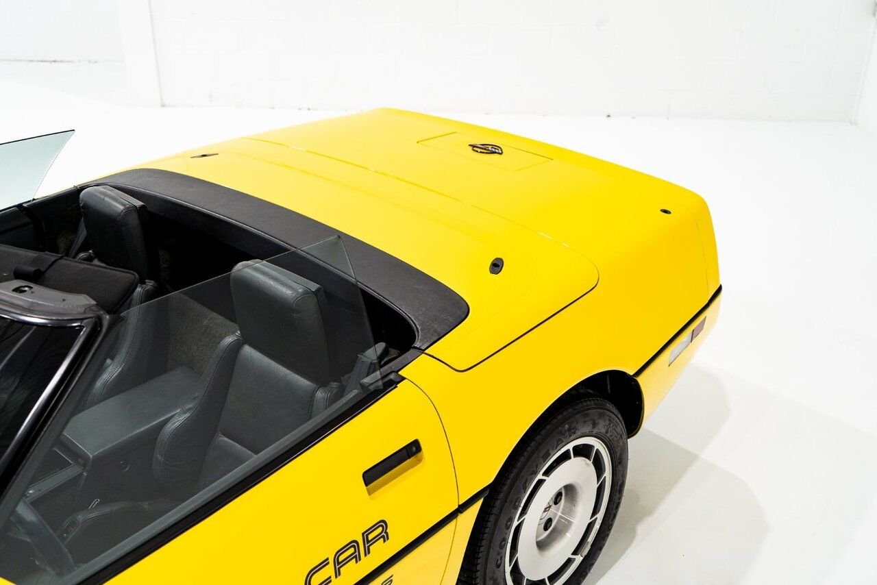 1986 Chevrolet Corvette Pace Car livery with only 17,380km (10,800miles) Yellow Montreal - photo #63