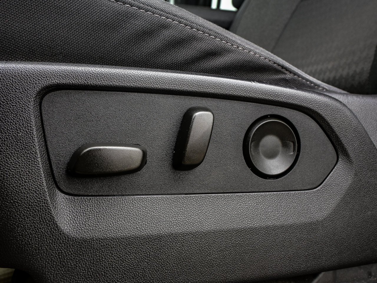 2025 Chevrolet Silverado 1500 4WD Crew Cab 147 Custom Trail Boss Black Sherwood Park - photo #16