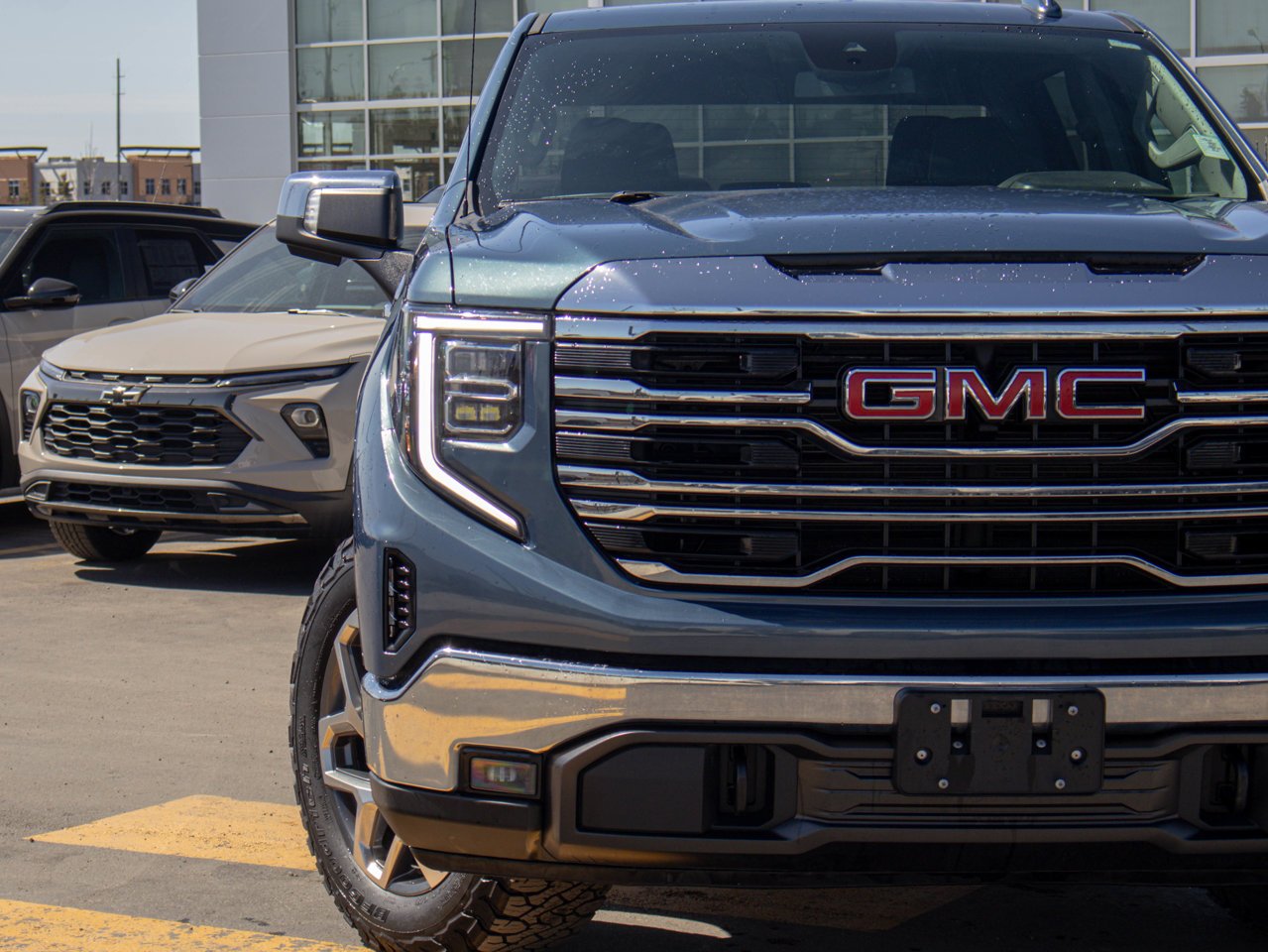 2024 GMC Sierra 1500 4WD Crew Cab 147 SLT Grey Sherwood Park - photo #4