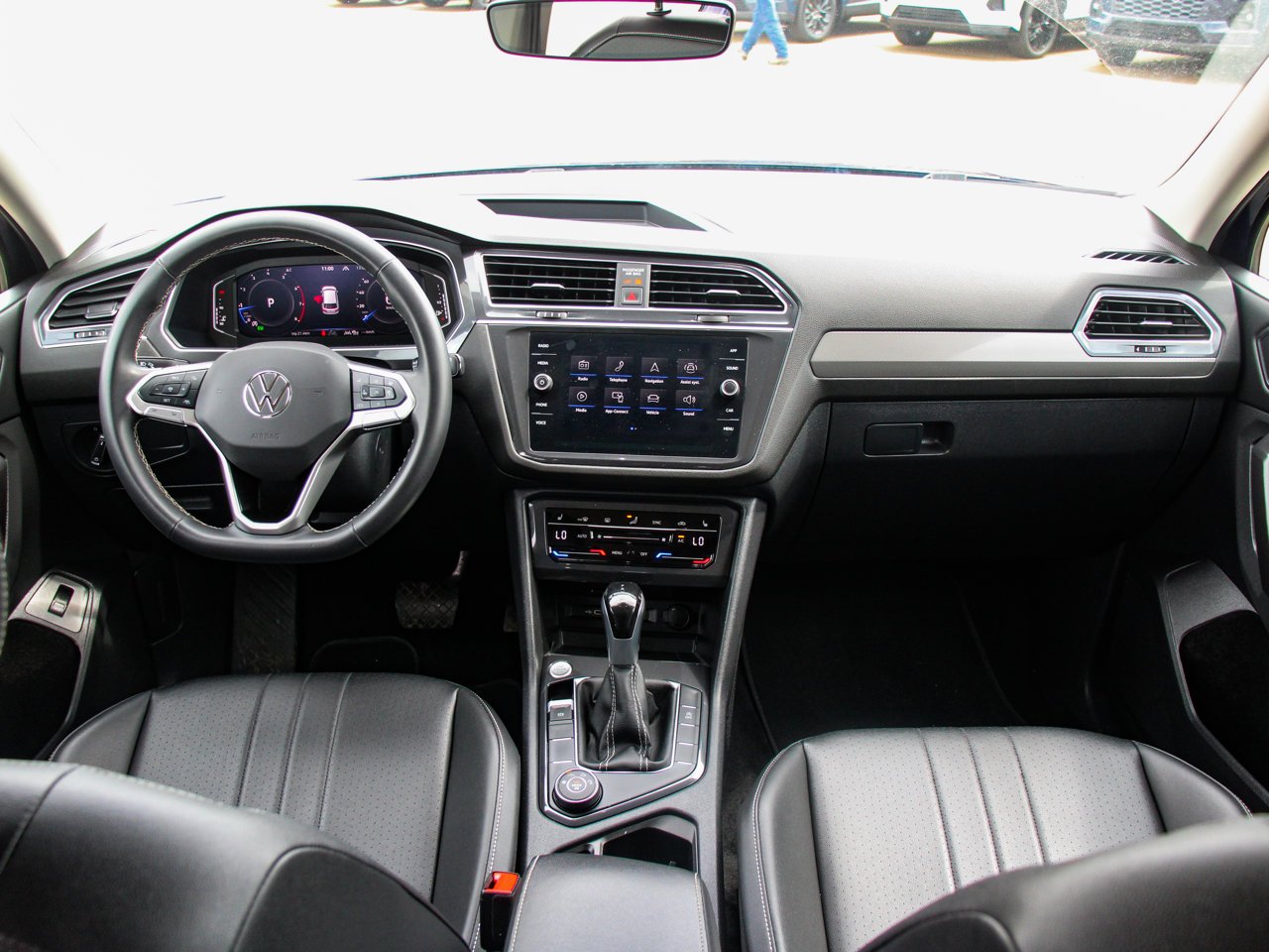 2024 Volkswagen Tiguan Comfortline 4MOTION Blue Sherwood Park - photo #30