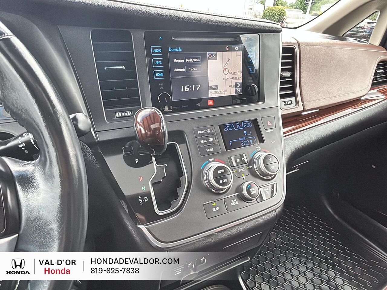 2017 Toyota Sienna XLE 7 places 5 portes AWD Black Val-d'Or - photo #10
