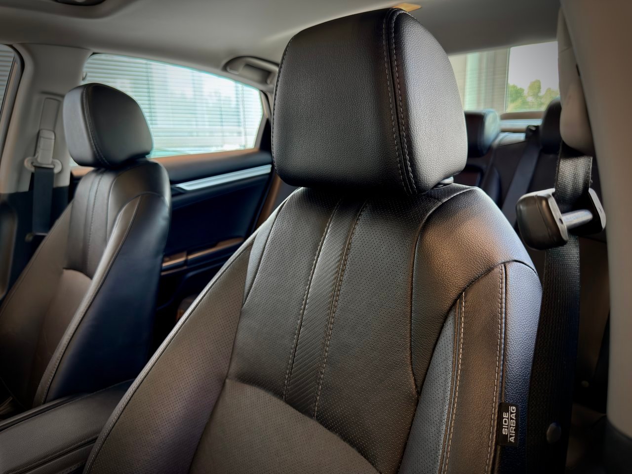 Honda Civic Sedan 2018 Blanc Notre-Dame-des-Prairies - photo #19