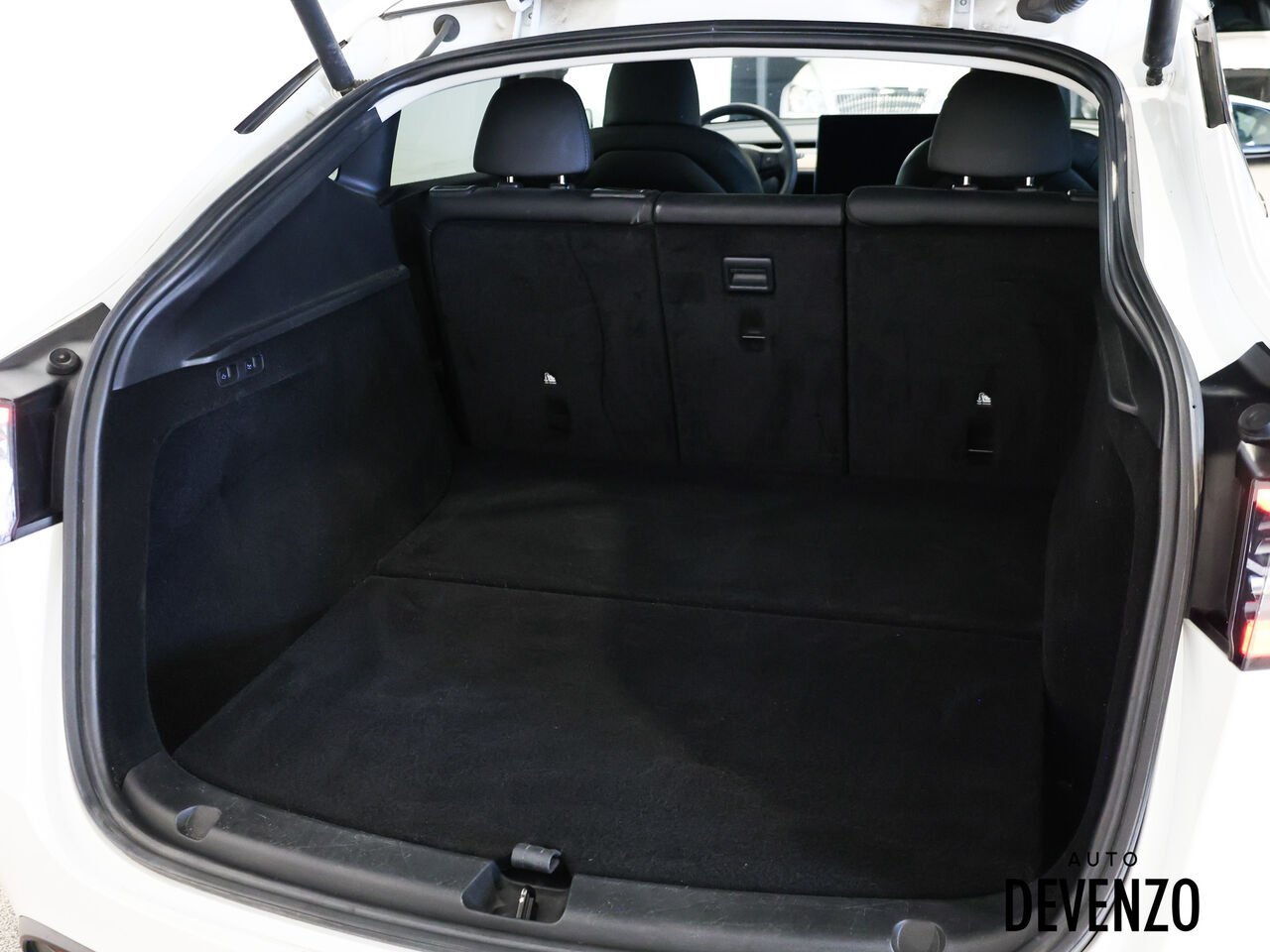 2023 Tesla Model Y White Saint-Eustache - photo #13