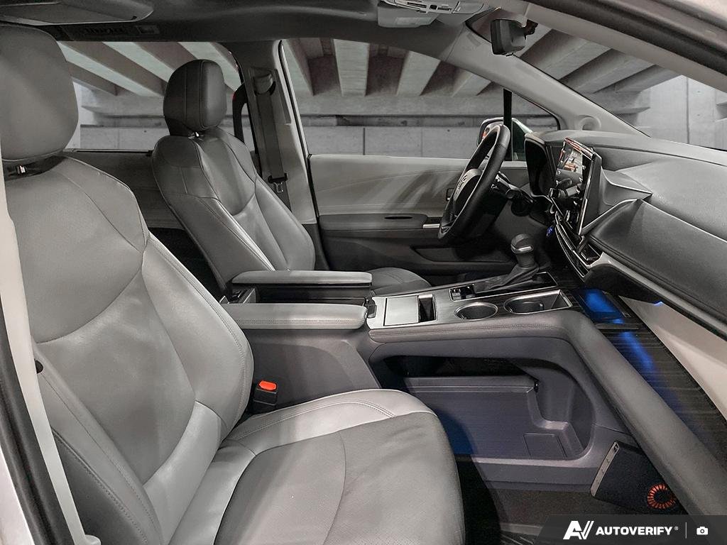 2023 Toyota Sienna 2601822A | Limited Silver Edmonton - photo #20