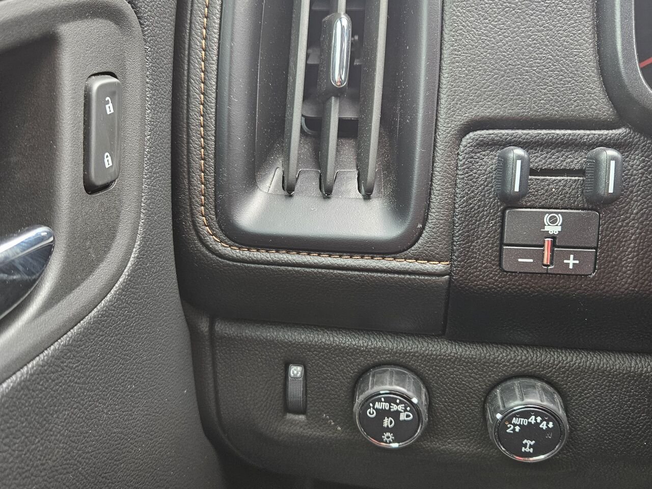 GMC Canyon AT4 cabine multiplace 4RM 141 po avec tissu 2022 Blanc Thetford Mines - photo #11