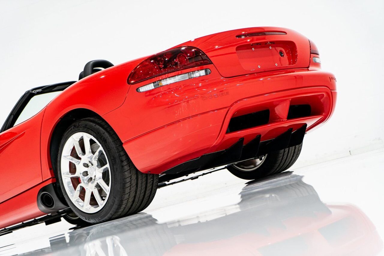 Dodge Viper Clean Title With Only 2,063 km (1,282 Miles) From New 2008 Rouge Montréal - photo #39
