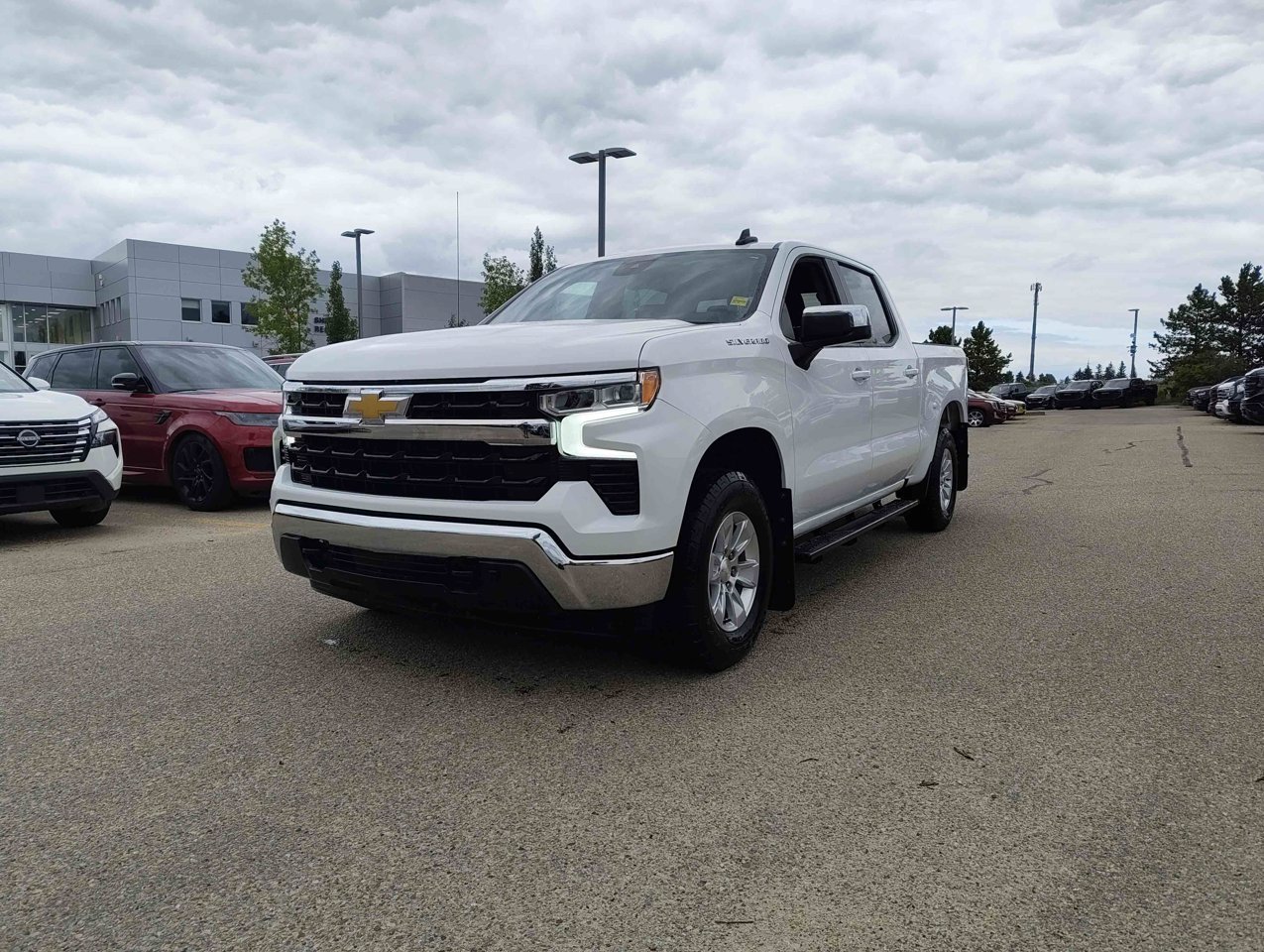 2022 Chevrolet Silverado 1500 4WD Crew Cab 147 LT White Sherwood Park - photo #2