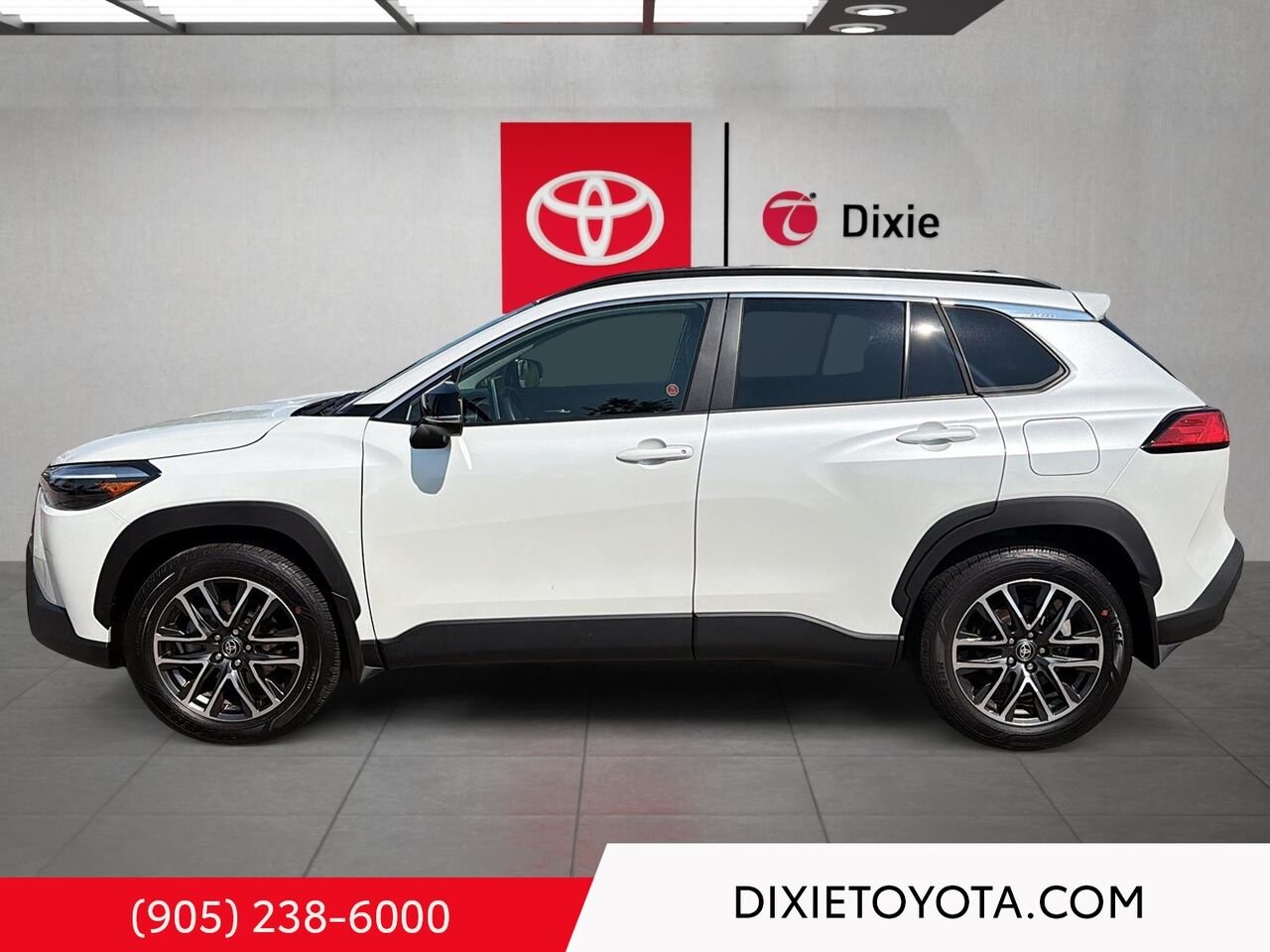 2026 Toyota Corolla Cross XLE AWD / CLEAN CARFAX / HEATED SEATS / MOONROOF / ALLOY WHEELS / CARPLAY AND ANDROID AUTO White Mississauga - photo #5