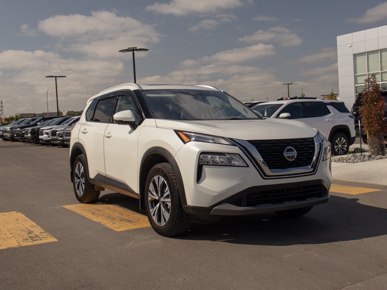 2021 Nissan Rogue AWD SV White Sherwood Park - photo #13