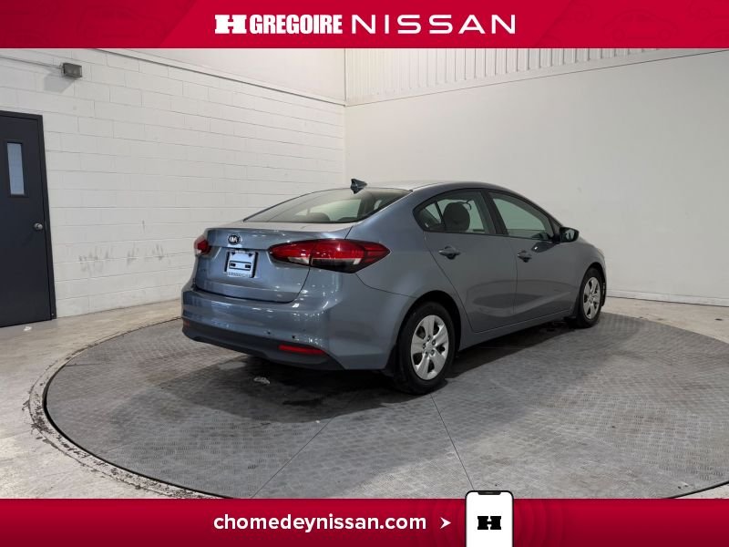 2017 Kia Forte Grey Laval - photo #8