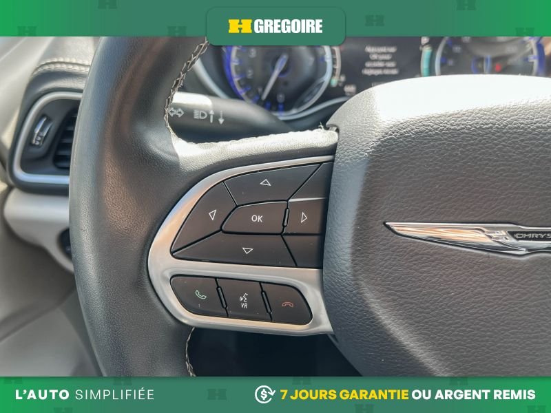 2022 Chrysler Pacifica Grey Laval - photo #18