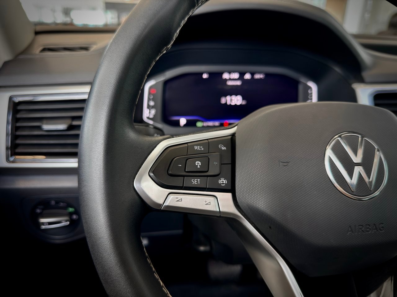 2022 Volkswagen Atlas Black Notre-Dame-des-Prairies - photo #24