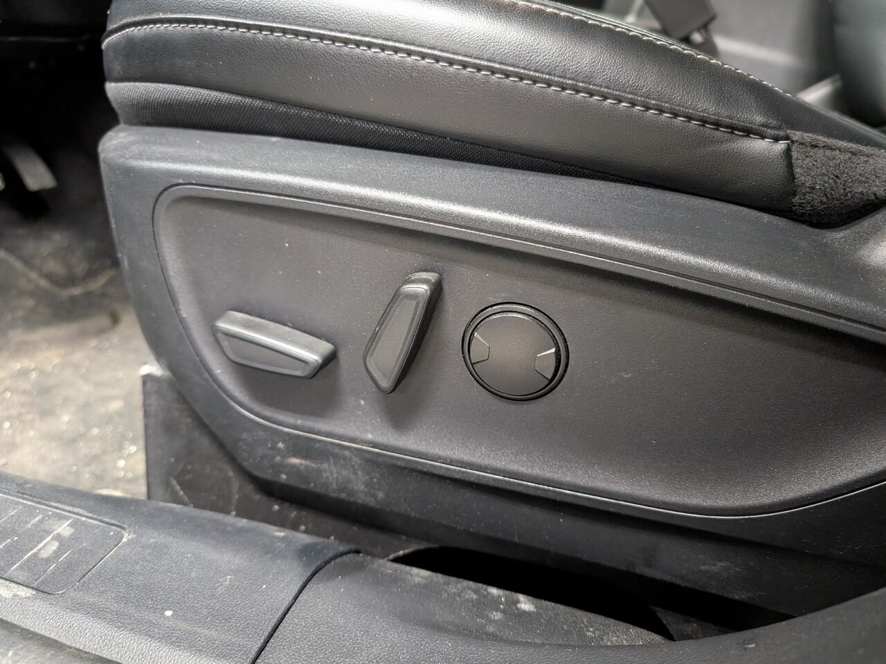 Ford Escape PLATINUM/AWD/SIÈGES CHAUFFANT/VOLANT CHAUFFANT/AC BIZONE 2025 Noir Sherbrooke - photo #10