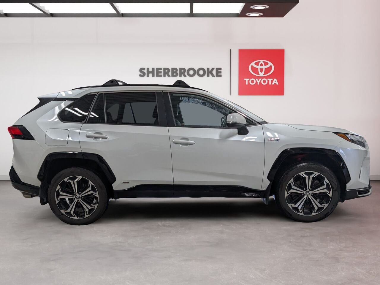 Toyota RAV4 Prime XSE PRIME-HYBRIDE BRANCHABLE/SIÈGES CHAUFFANTS/TOIT OUVRANT/VOLANT CHAUFFANT/AC BIZONE 2023 Blanc Sherbrooke - photo #3