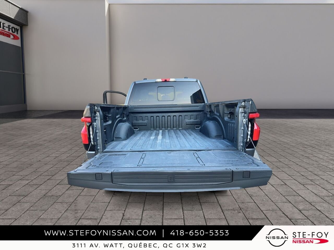 Ford F-150 Lightning LARIAT STANDARD RANGE 2023 Gris Ste-Foy - photo #16