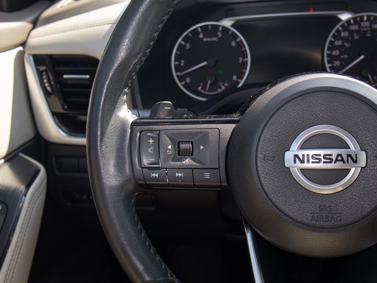 2021 Nissan Rogue AWD SV White Sherwood Park - photo #22