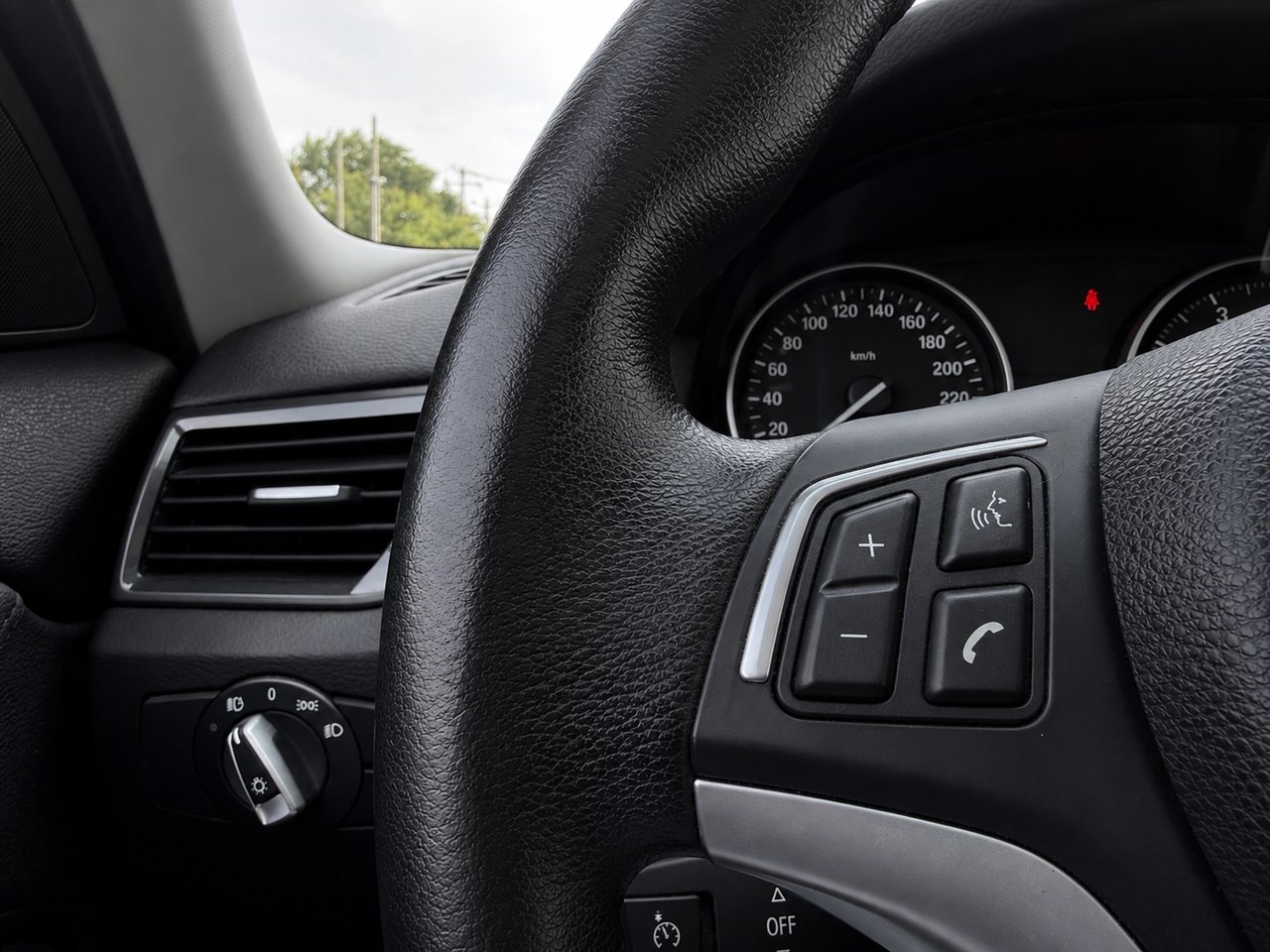 2014 BMW X1 White Châteauguay - photo #11