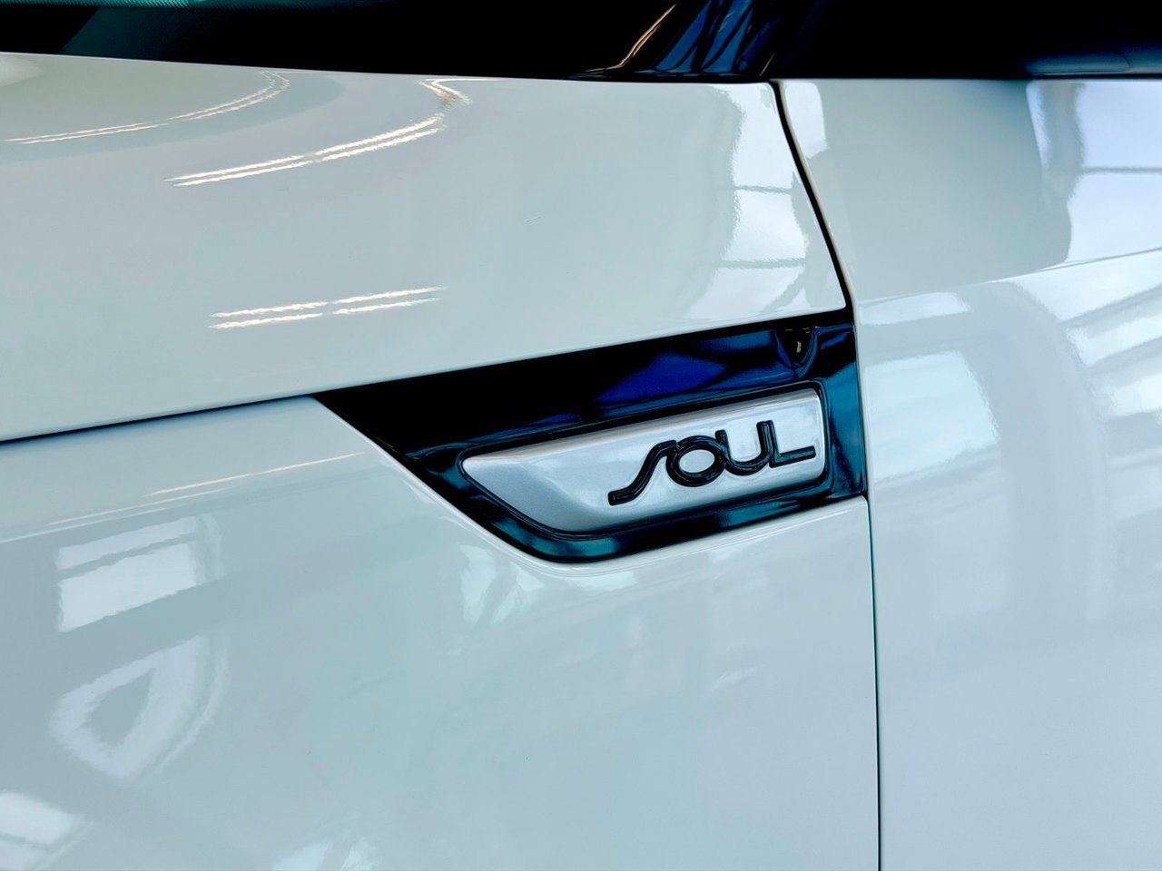 2016 Kia Soul White Notre-Dame-des-Prairies - photo #11
