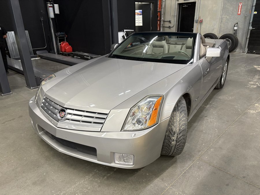 2005 Cadillac XLR 2005 Light Platinum