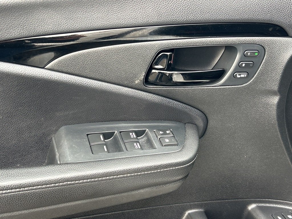 2023 Honda Passport Touring White Gatineau - photo #9