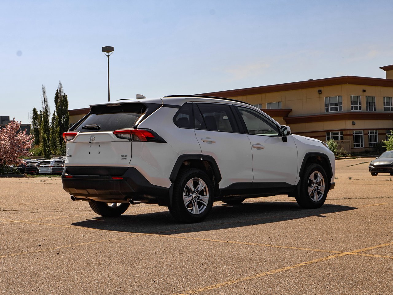 2024 Toyota RAV4 XLE AWD White Sherwood Park - photo #7