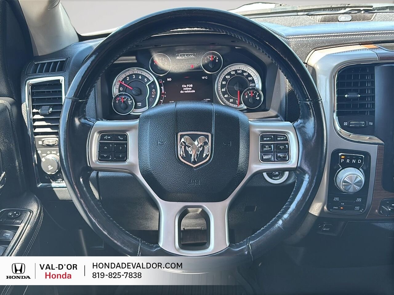 2015 Ram 1500 Cabine quad 4RM, 140,5 po Laramie White Val-d'Or - photo #8
