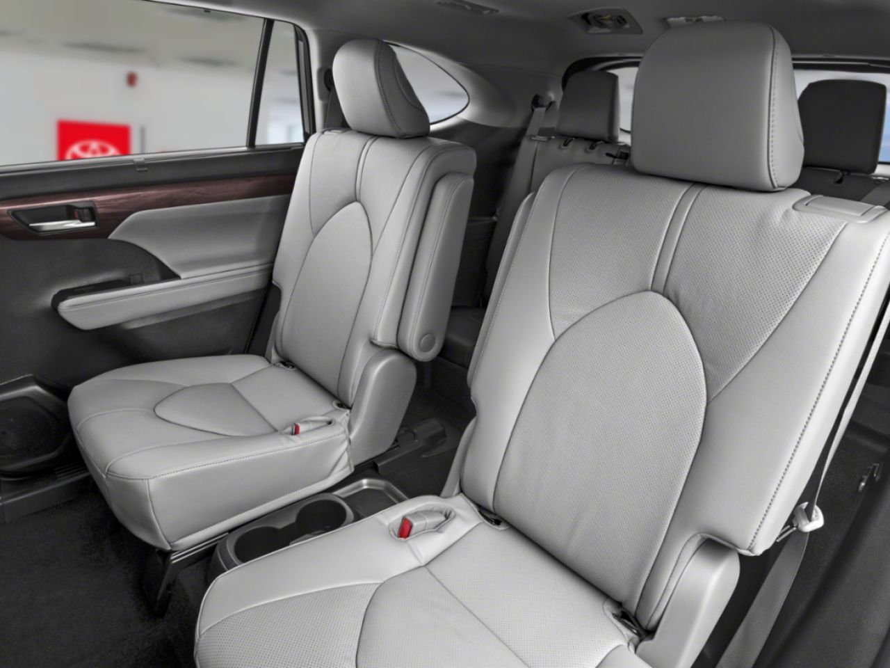 2024 Toyota Highlander PLATNIUM AWD / HEATED AND VENTIALTED SEATS / HEATED REAR SEATS / ALLOY WHEELS / MOONROOF / CARPLAY AND ANDROID AUTO Mississauga - photo #13