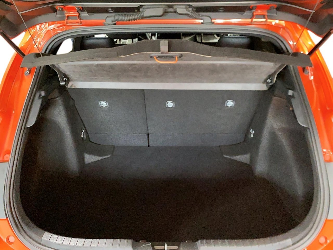 Toyota Corolla Hatchback NIV JTNK4MBE8P3198201 2023 Rouge Chicoutimi - photo #5