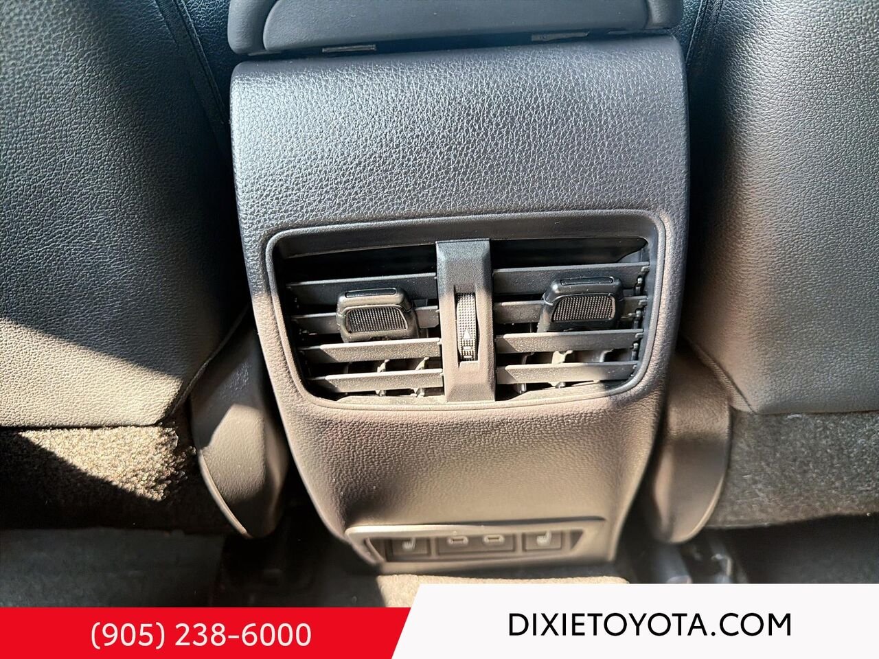 2026 Toyota Corolla Cross XLE AWD / CLEAN CARFAX / HEATED SEATS / MOONROOF / ALLOY WHEELS / CARPLAY AND ANDROID AUTO White Mississauga - photo #19