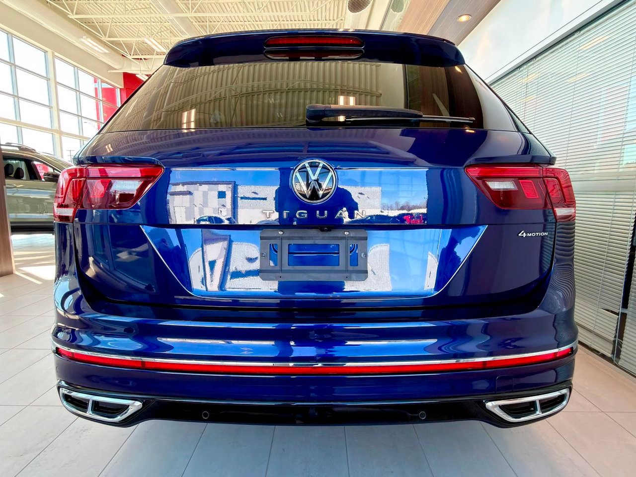 2024 Volkswagen Tiguan Blue Notre-Dame-des-Prairies - photo #12