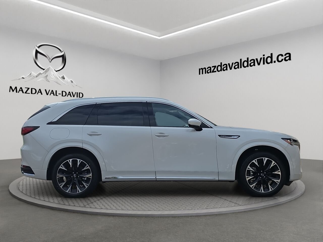 2026 Mazda CX-90 PHEV Signature PHEV, 7 passagers, toit pano, cuir, sièges ventilés Platinum Quartz Metallic Val-David - photo #3
