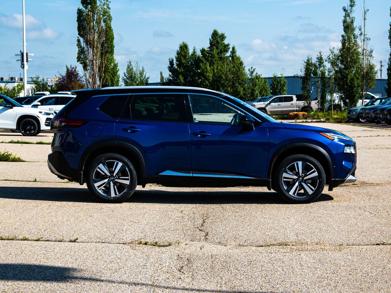 2023 Nissan Rogue AWD Platinum Blue Sherwood Park - photo #13