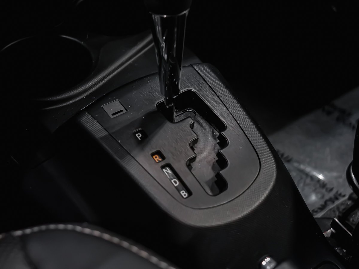 2018 Toyota Prius c TOIT OUVRANT SIÈGES CHAUFFANTS Red Montreal - photo #12