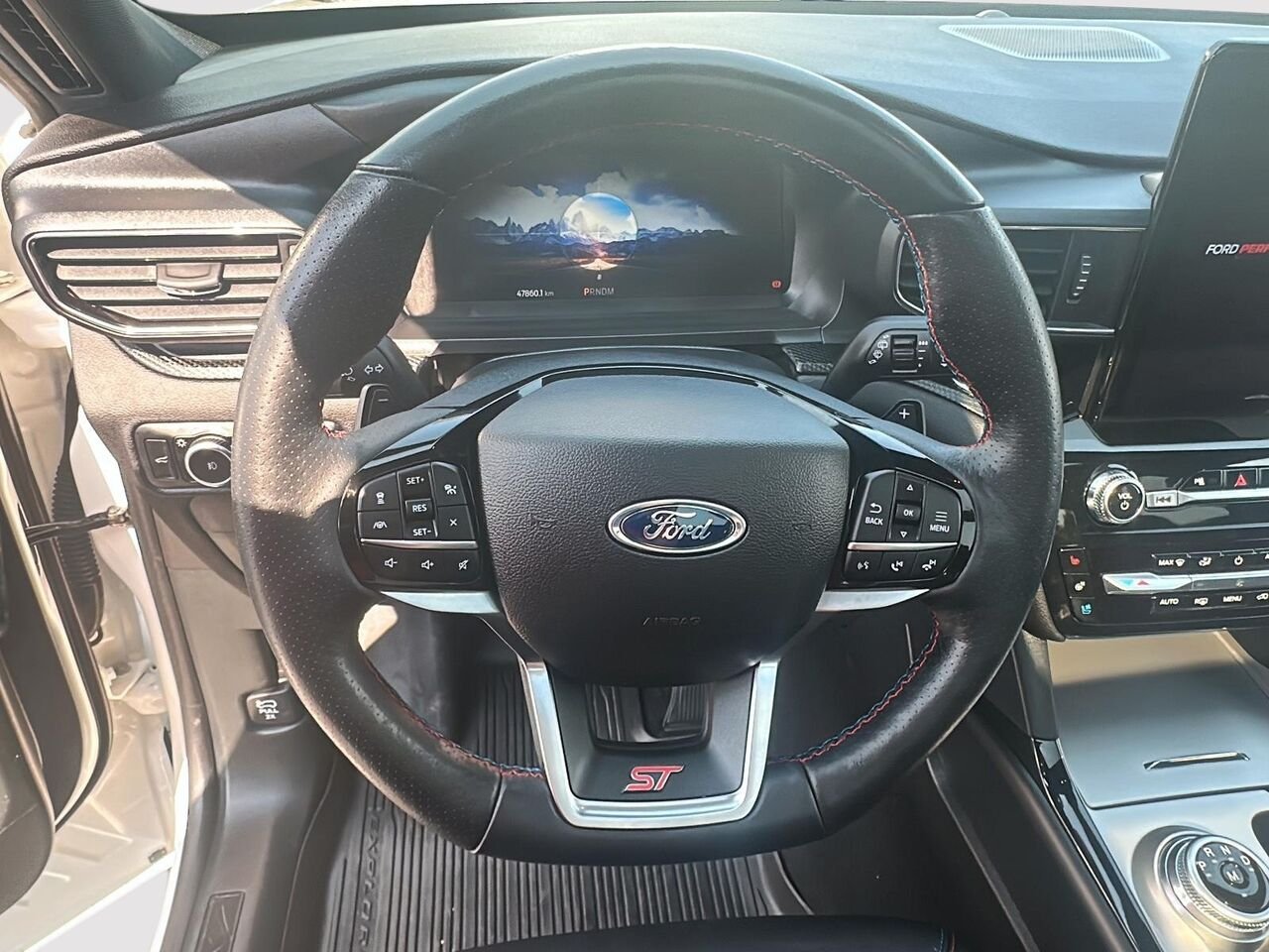 Ford Explorer 2024 Blanc Rouyn-Noranda - photo #9