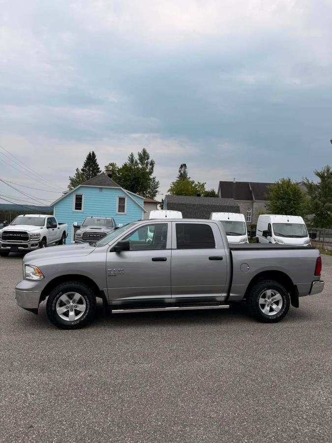 RAM 1500 Classic 2022 Gris Lac Mégantic - photo #1