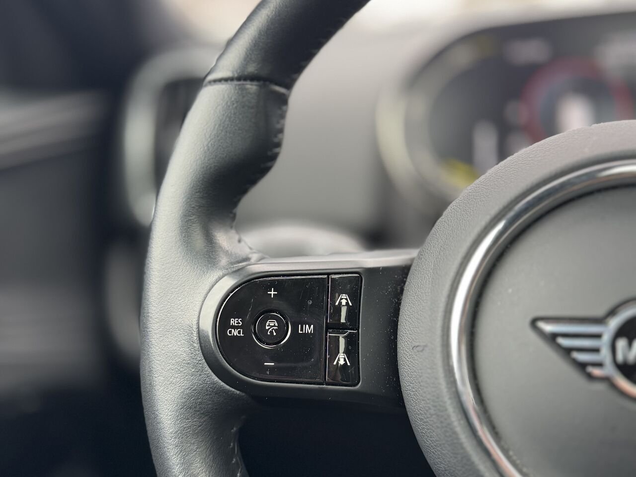 MINI Cooper Countryman Hybrid AWD 2023 Noir Granby - photo #19