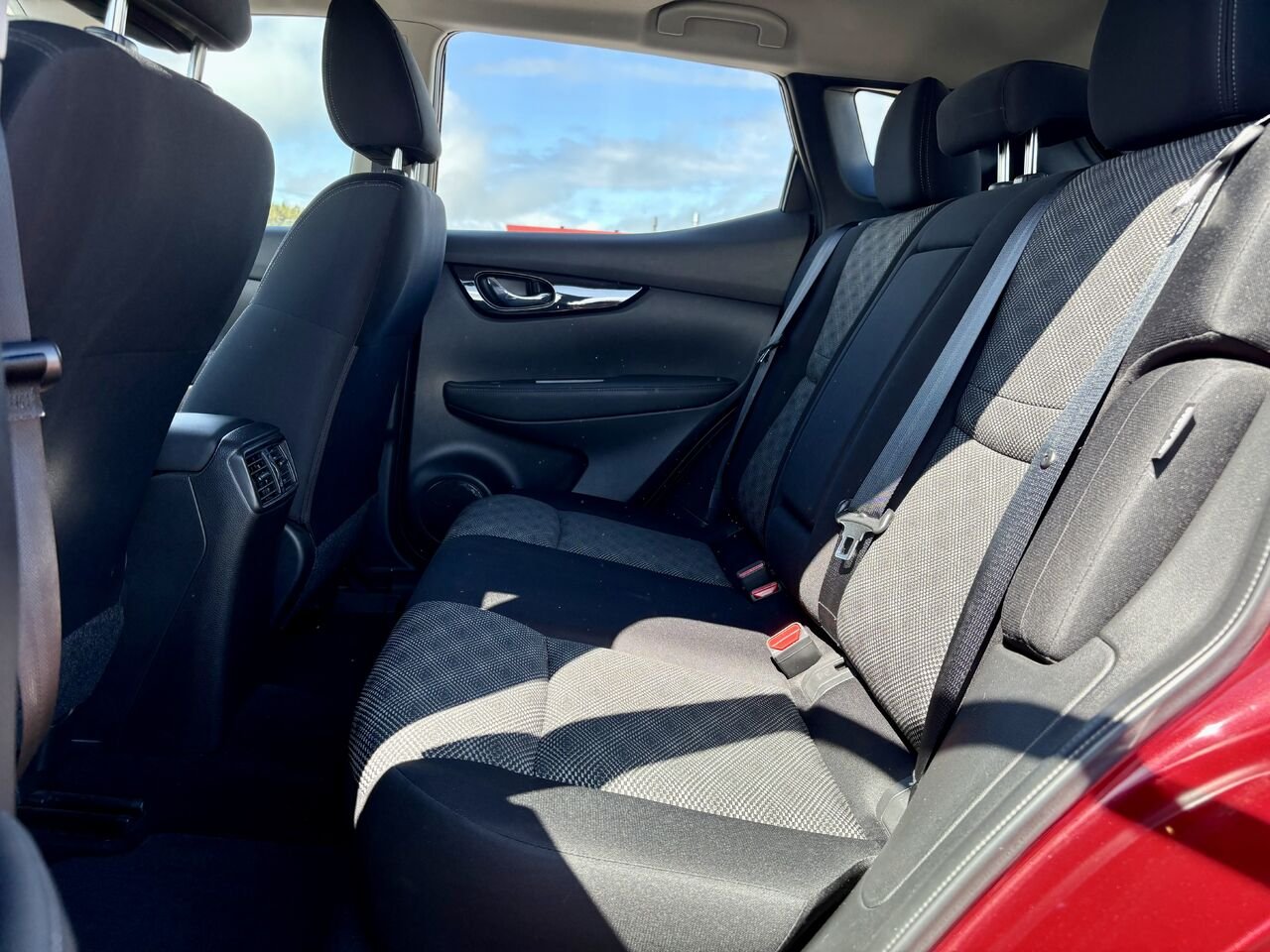 2021 Nissan Qashqai SV TI CVT Red Montmagny - photo #5