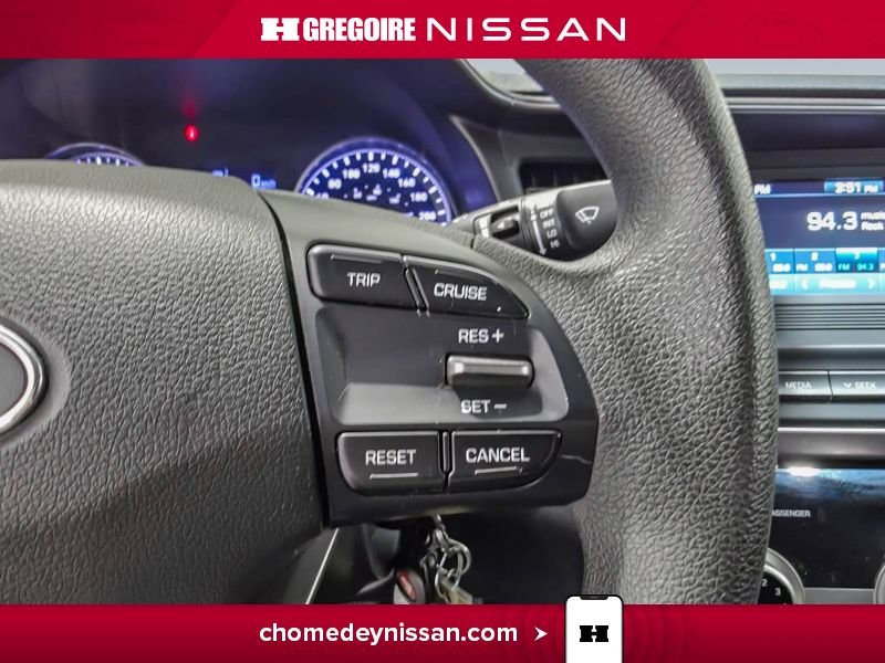2019 Hyundai Elantra Grey Blainville - photo #18