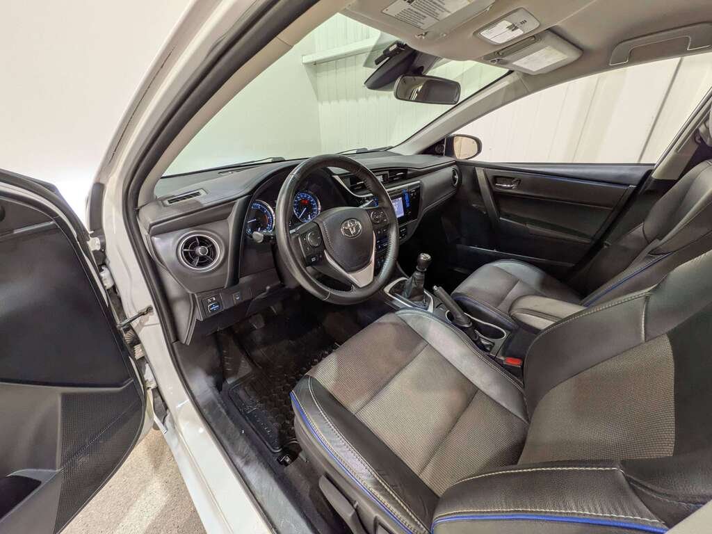 2017 Toyota Corolla 4dr Sdn CVT CE White Val-David - photo #9