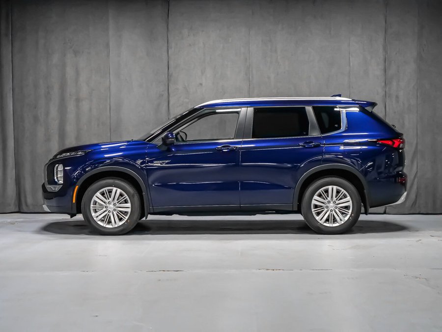 2025 Mitsubishi Outlander Plug-In Hybrid LE Cosmic Blue