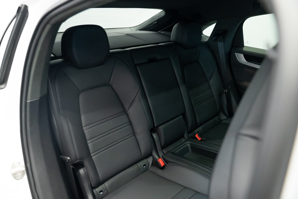 2024 Porsche Cayenne Turbo E-Hybrid Coupe AWD White Kirkland - photo #24
