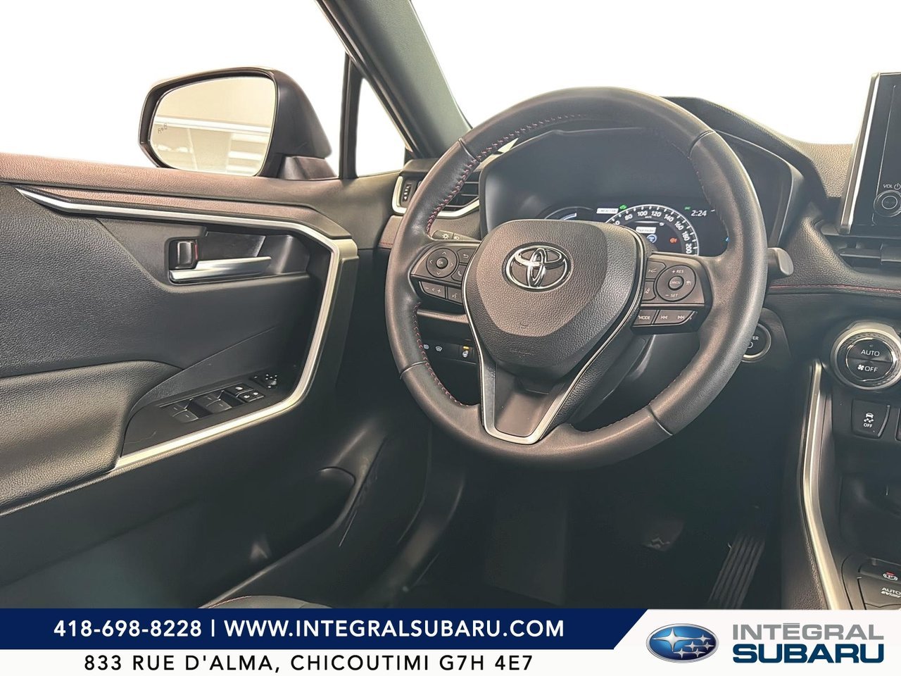 Toyota RAV4 Prime NIV JTMGB3FVXRD186214 2024 Argent Chicoutimi - photo #11