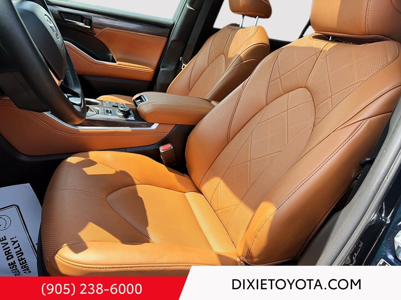 2024 Toyota Highlander PLATNIUM AWD / HEATED AND VENTIALTED SEATS / HEATED REAR SEATS / ALLOY WHEELS / MOONROOF / CARPLAY AND ANDROID AUTO Mississauga - photo #8