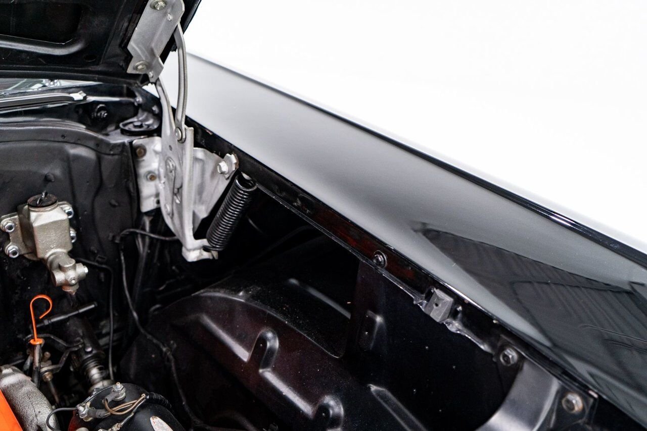 Chevrolet Bel Air Beautifully presented. Restored in desirable color combo | PRIX EN USD 1957 Noir Montréal - photo #82