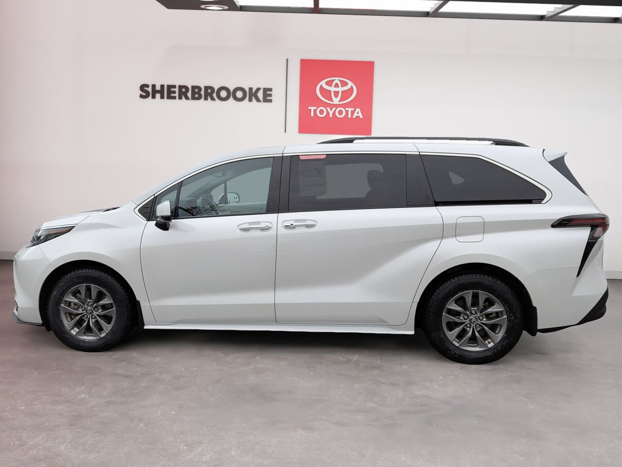 2024 Toyota Sienna 5TDGRKEC8RS203182 Wind Chill Pearl Sherbrooke - photo #4