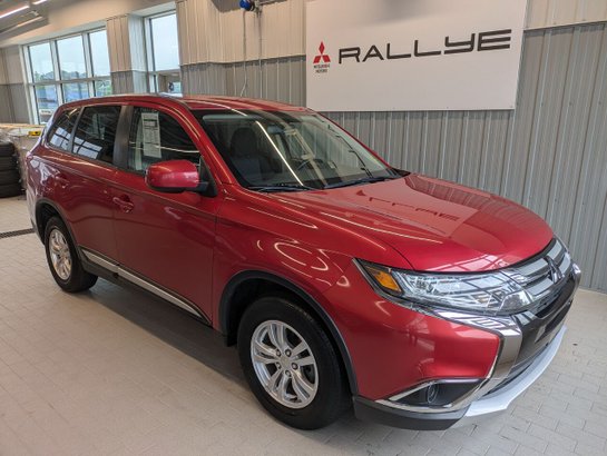 2018 Mitsubishi Outlander ES AWD Red