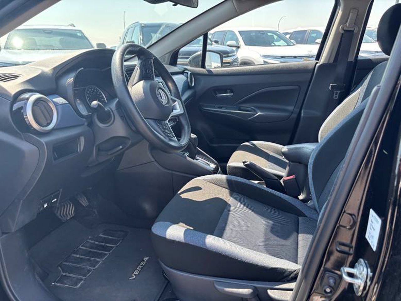 2025 Nissan Versa SV CVT White Sherwood Park - photo #5
